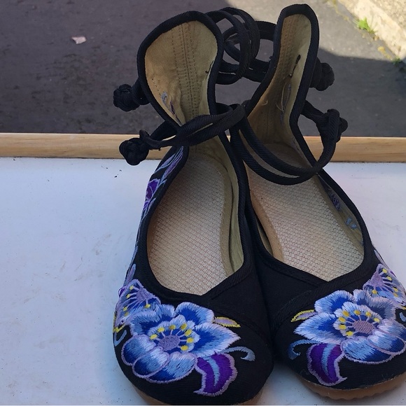 Syxysm Shoes Women’s Black Blue Embroidered Flowers Gladiator Cotton Shoes - Picture 8 of 11